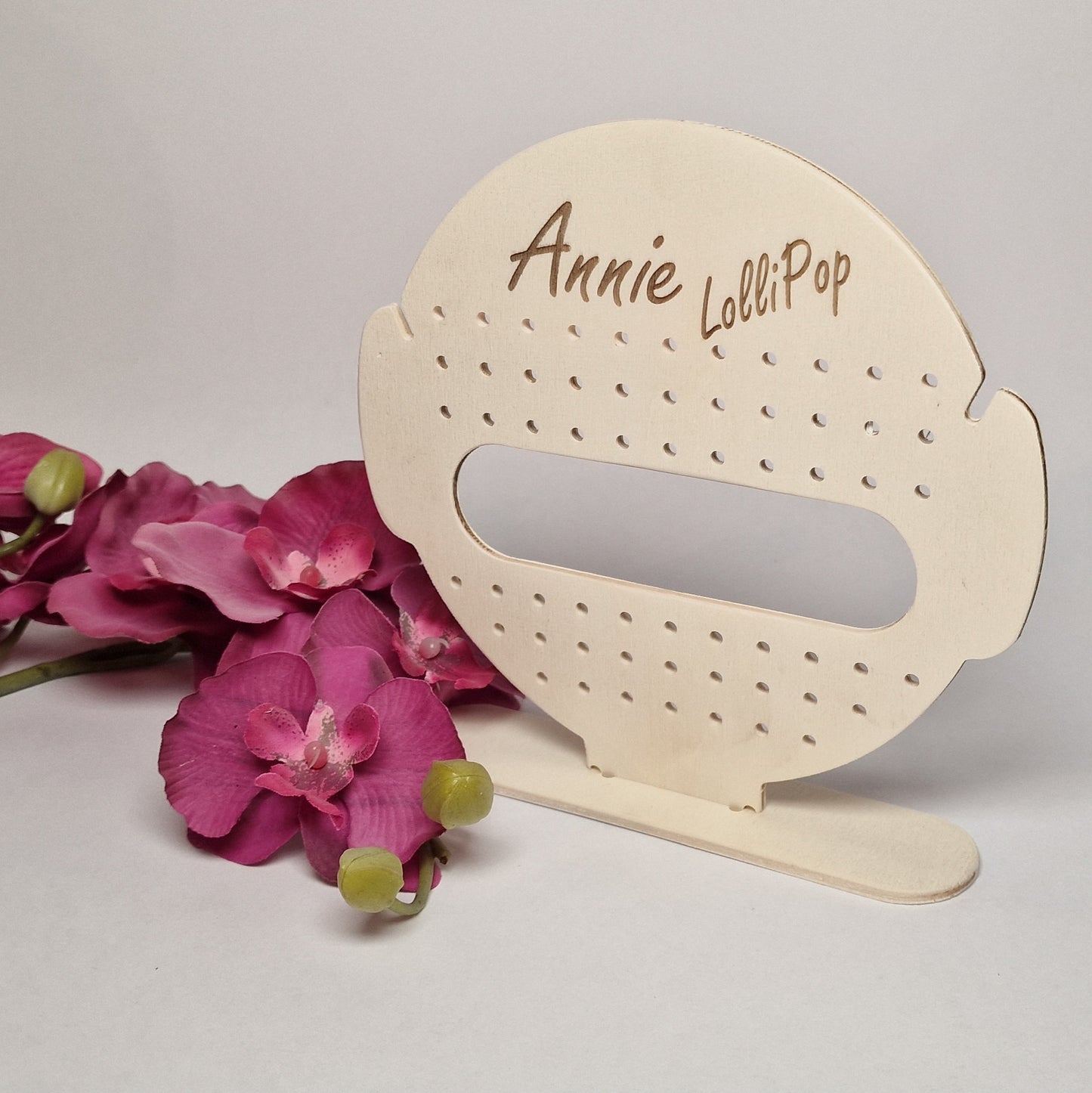 Earring stand with name