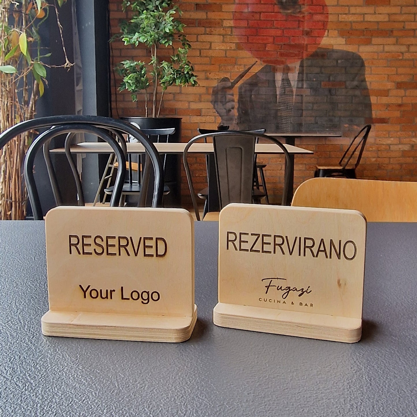 Reservation plate for tables